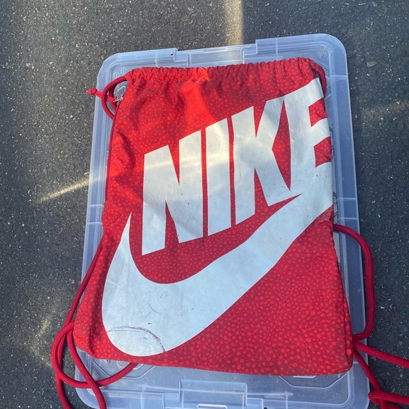 Nike Drawstring Backpack String Bag Red White Workout Athletes Gym Mini Bag - Picture 2 of 12